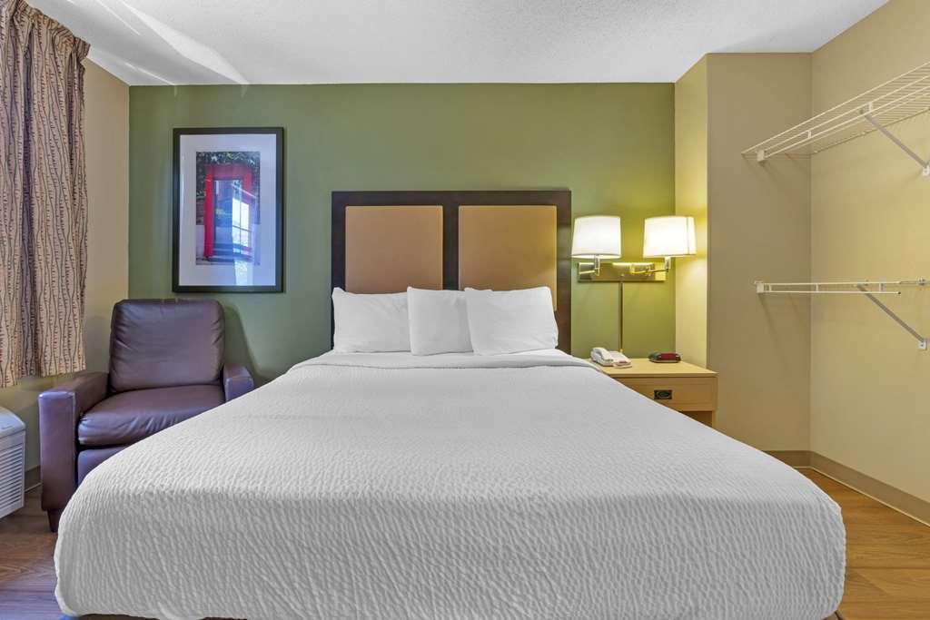 Extended Stay America Suites - Stockton - March Lane Стая снимка